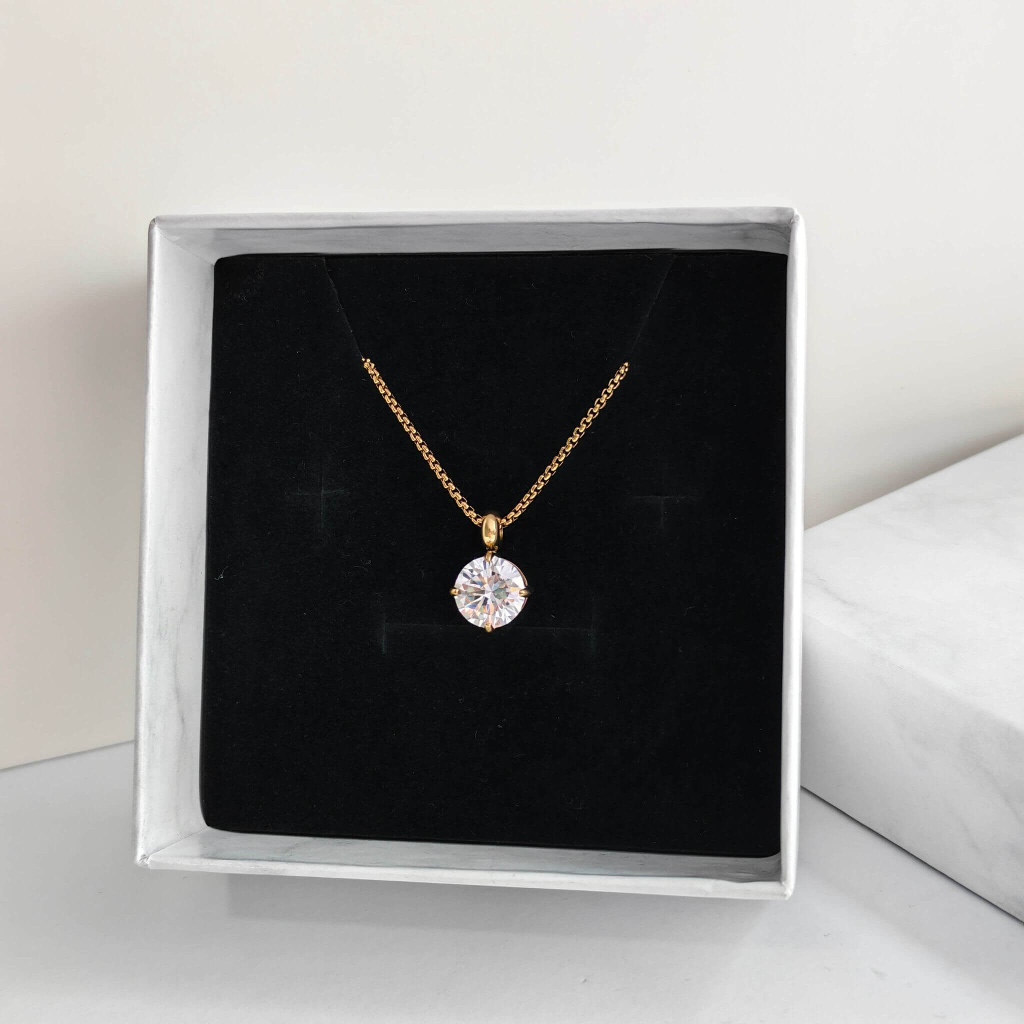N0001 Round Diamond Solitaire Necklace