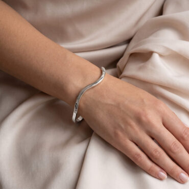 Wave Shape Bangle 3mm engrave 04