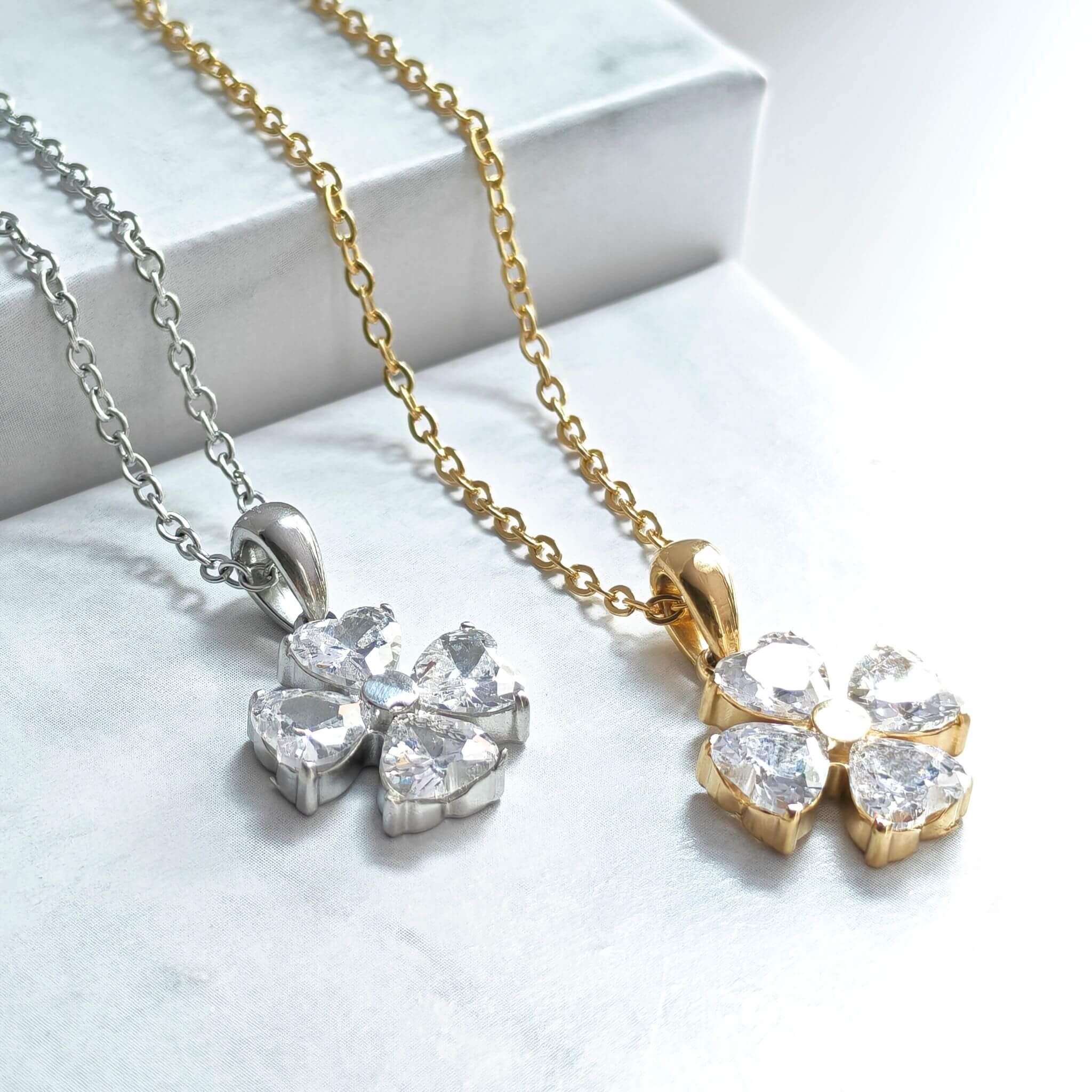 N0005 Four Leaf Clover Heart Necklace 03
