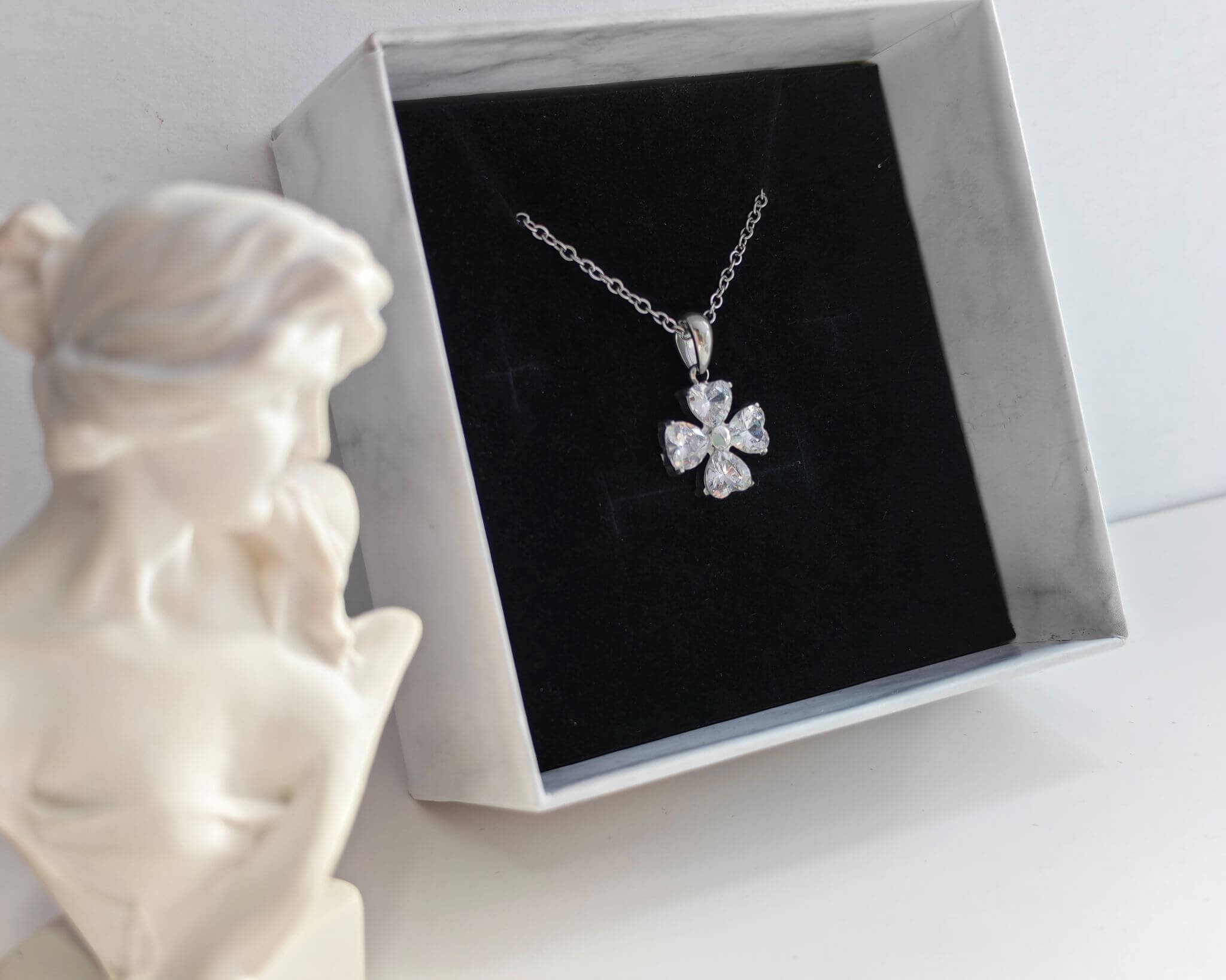 N0005 Four Leaf Clover Heart Necklace 06