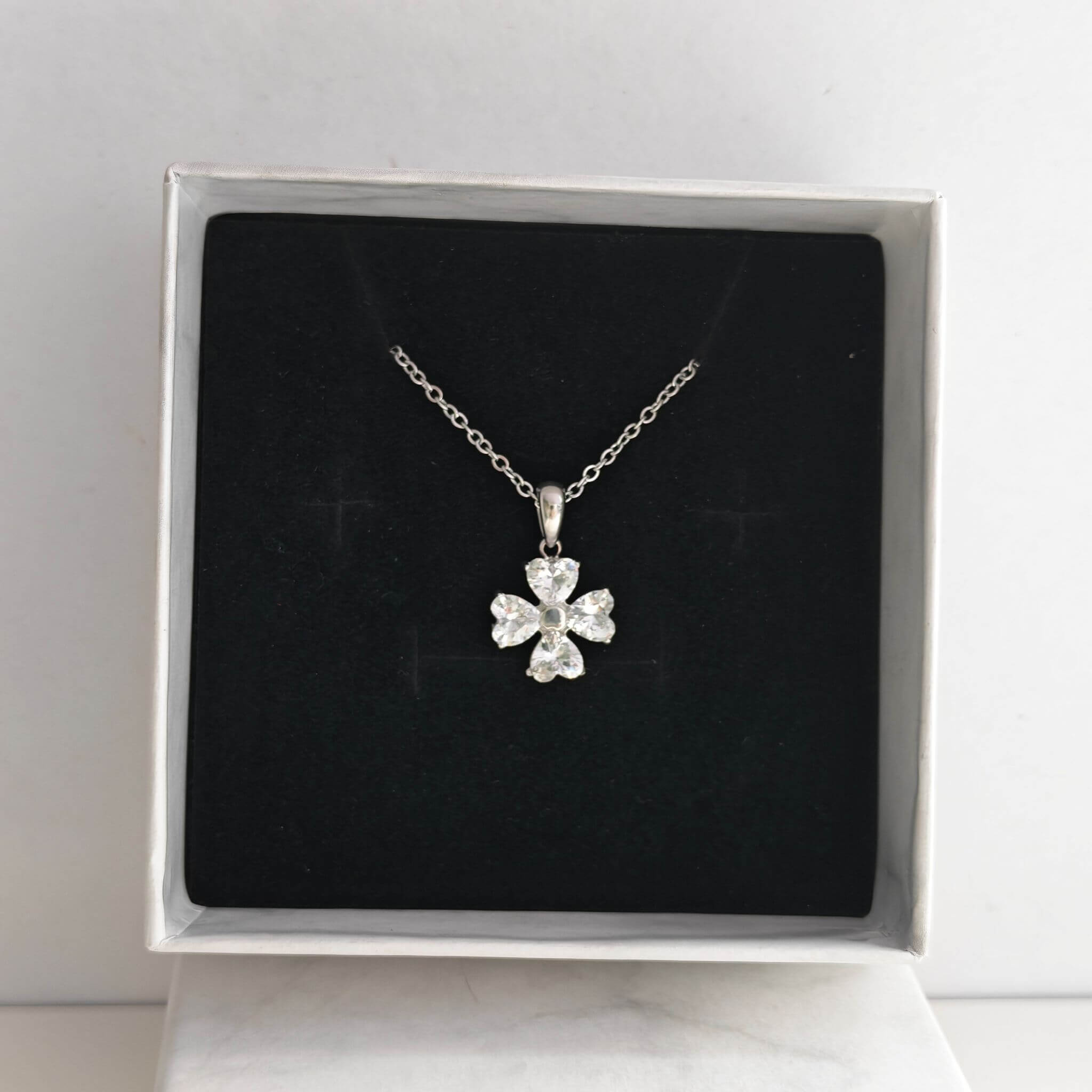 Four Leaf Clover Heart Necklace - Image 8