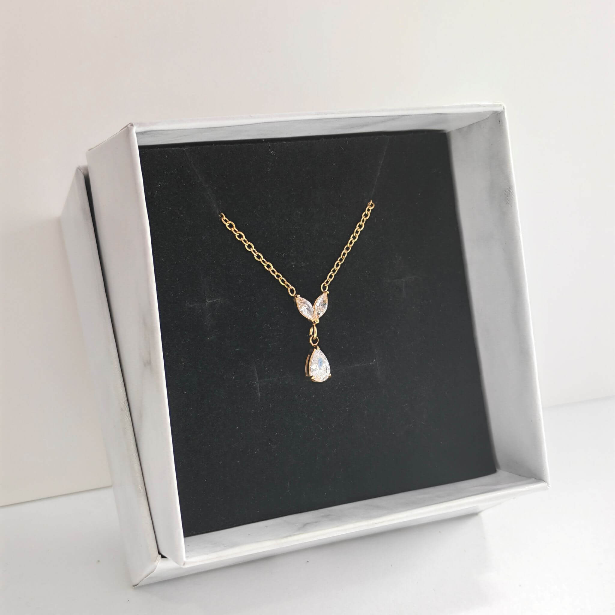 N0014 Dainty Drop Leaf Necklace 03