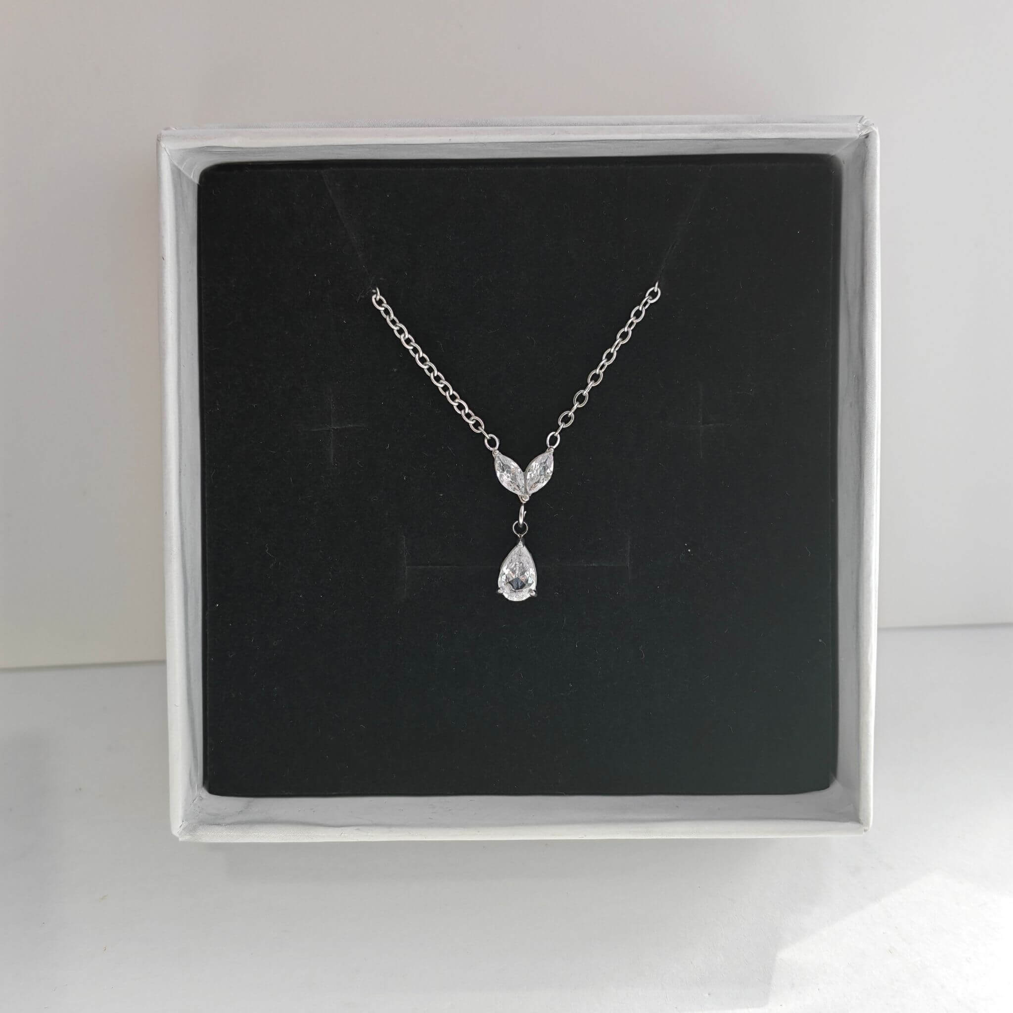 N0014 Dainty Drop Leaf Necklace 05