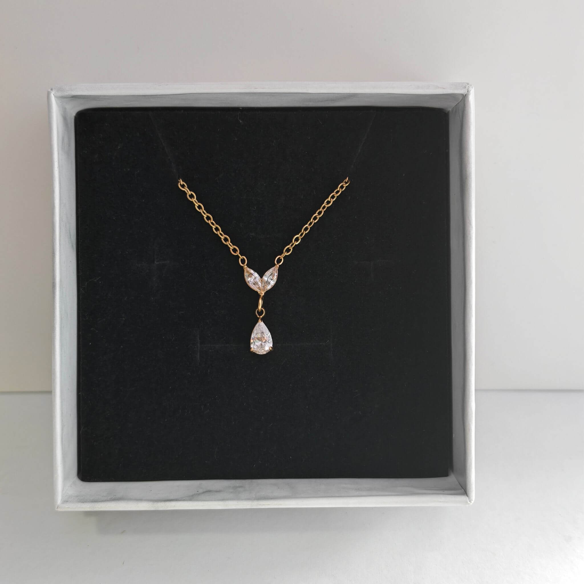 N0014 Dainty Drop Leaf Necklace 06