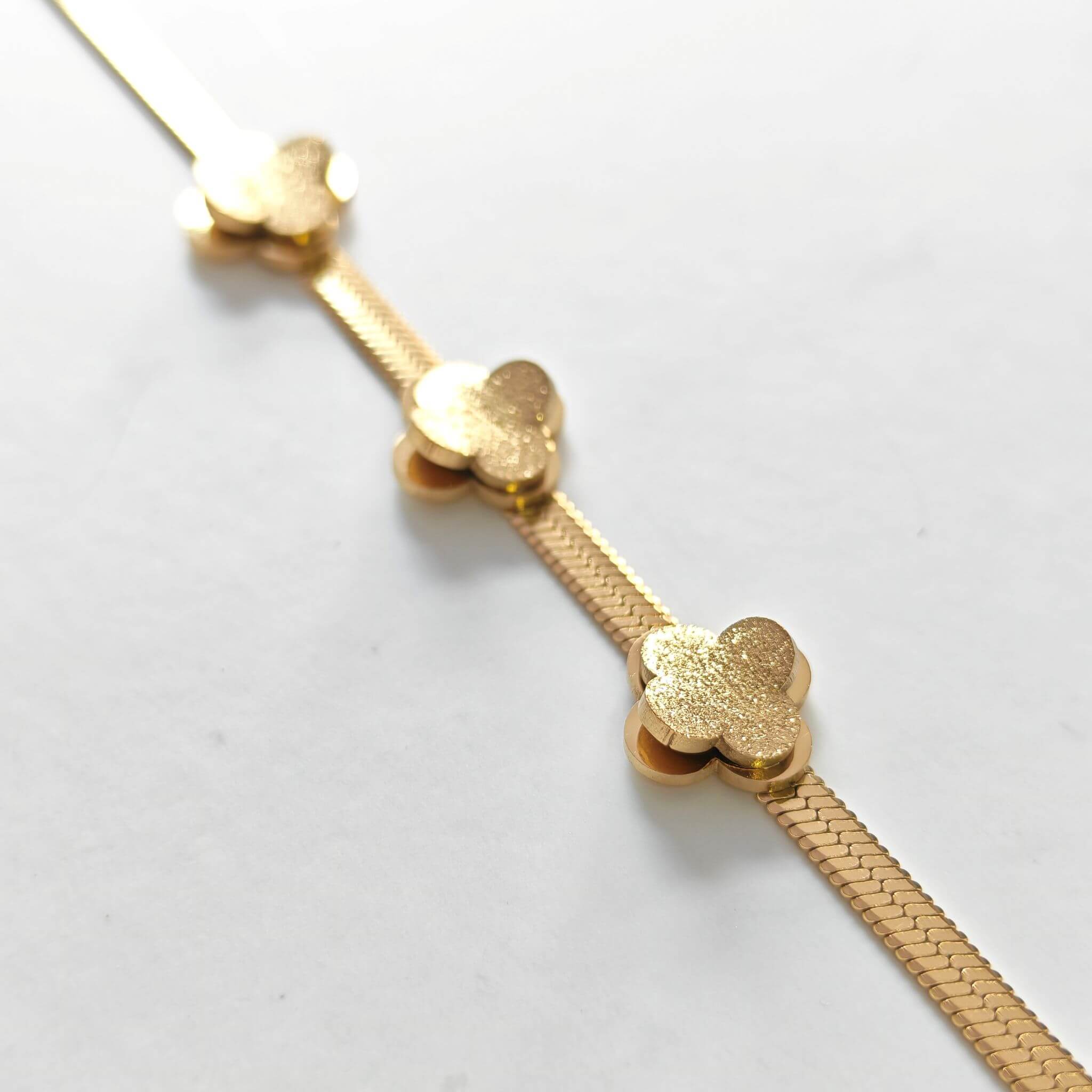 B-5 Three Flowers Snake Bracelet 01