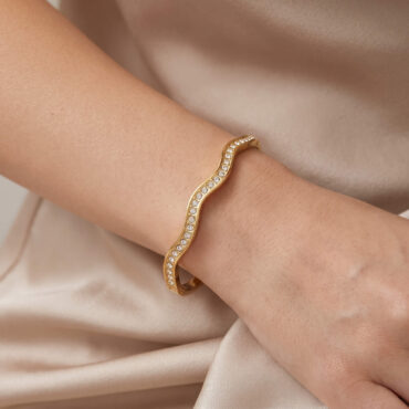 G10 Wavy Cubic Zirconia Bangle 03