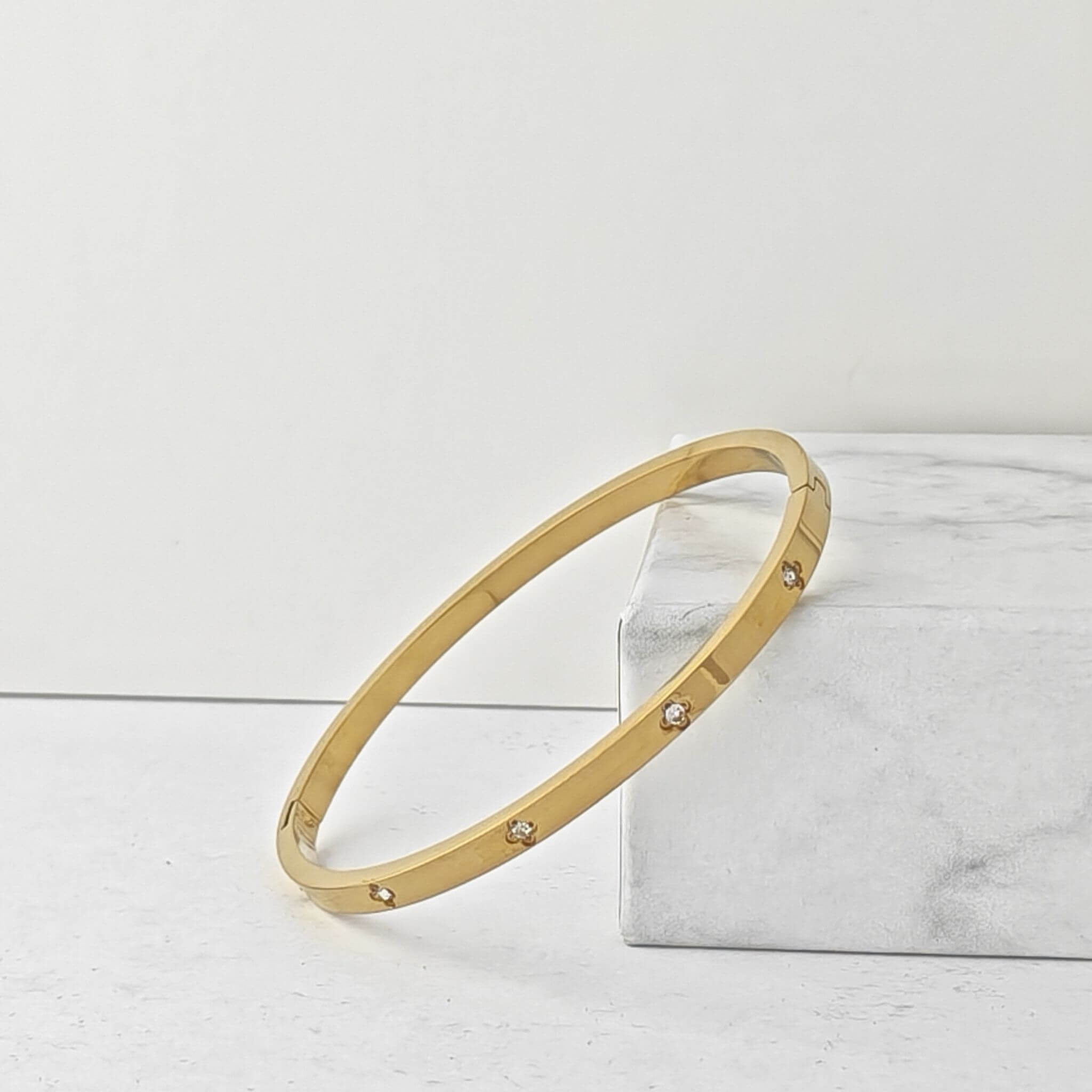 G13 SIngle Cubic Zirconia Clover Bangle 02