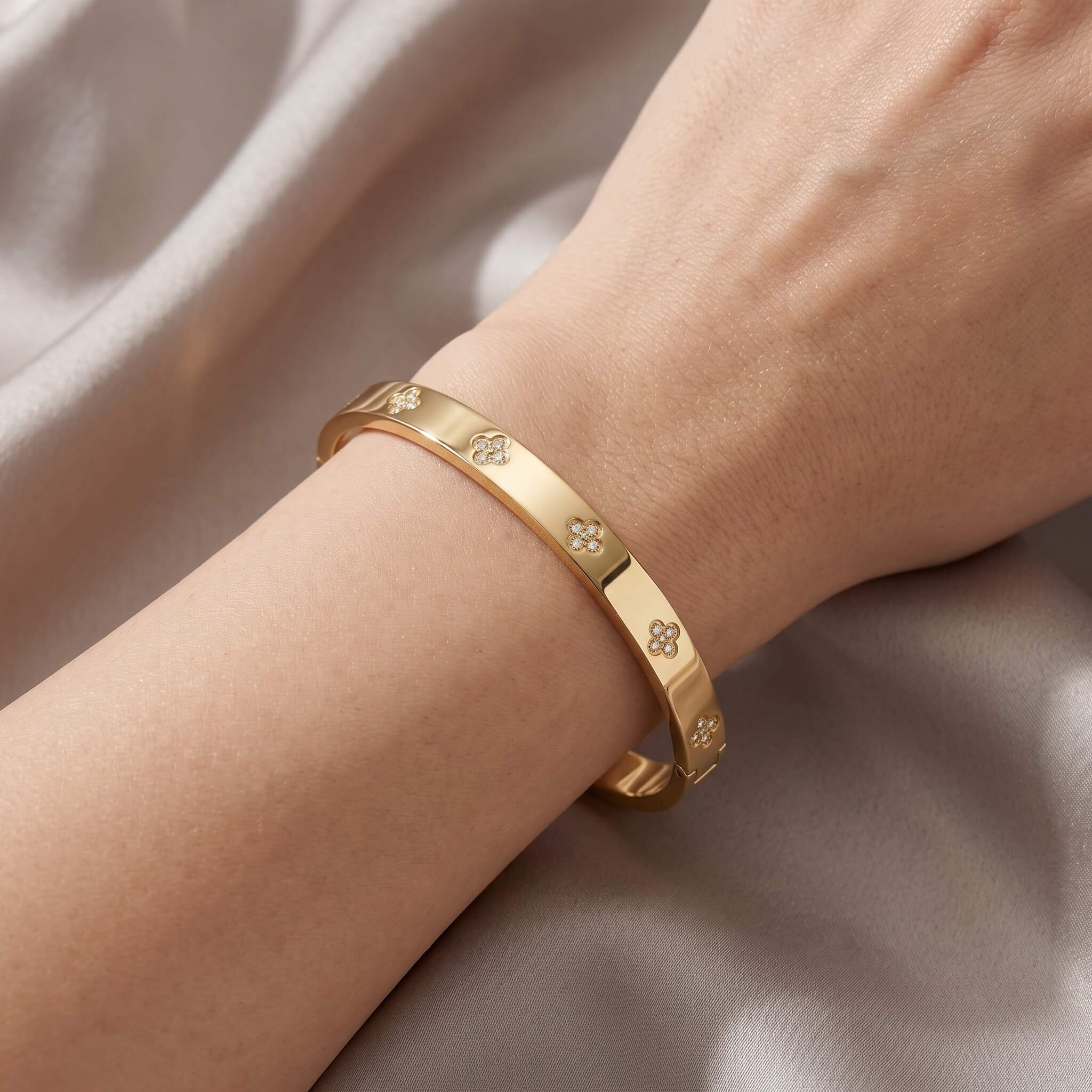 G14 Lucky Four Cubic Zirconia Bangle 03