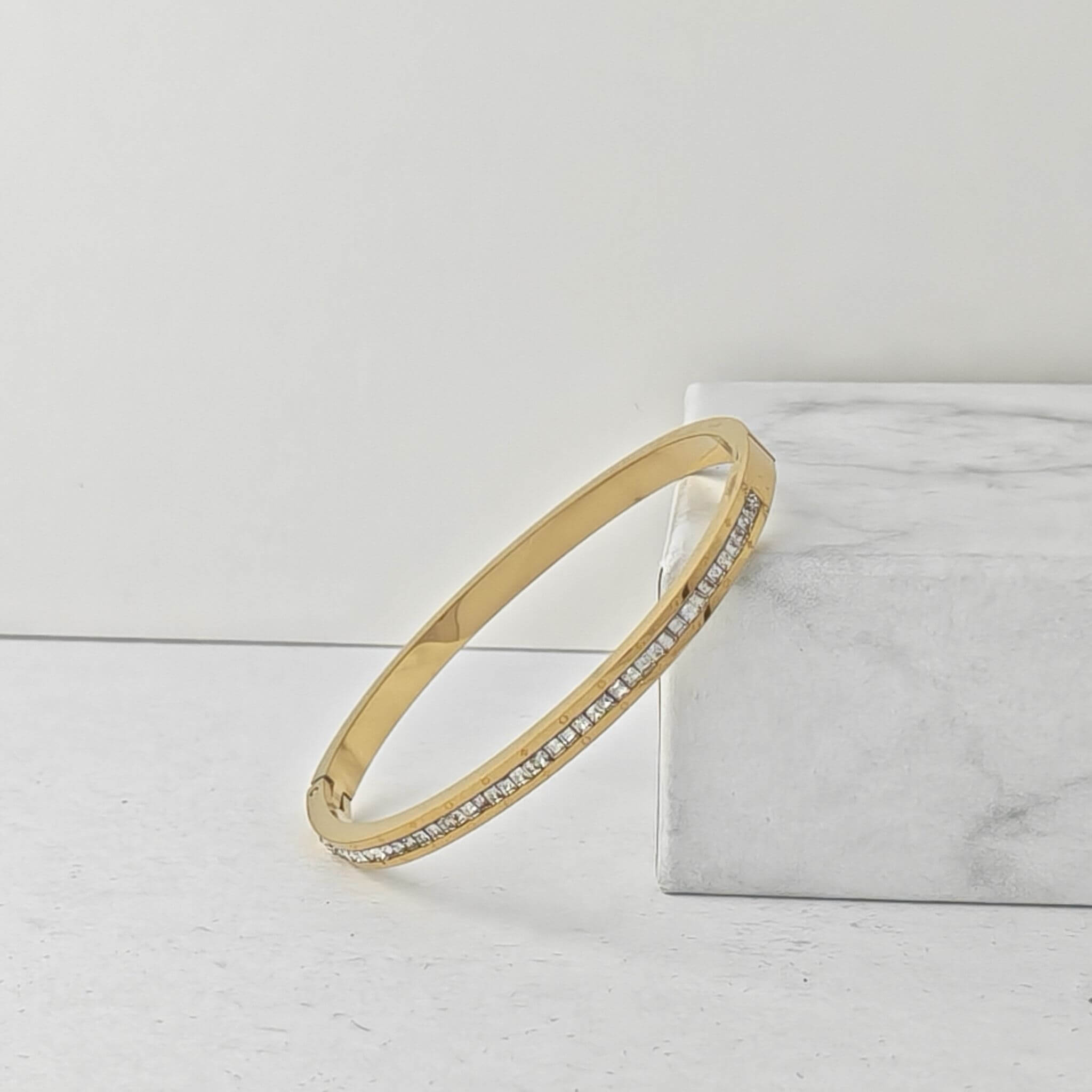 G19 Minimalist Cubic Zirconia Bangle 02