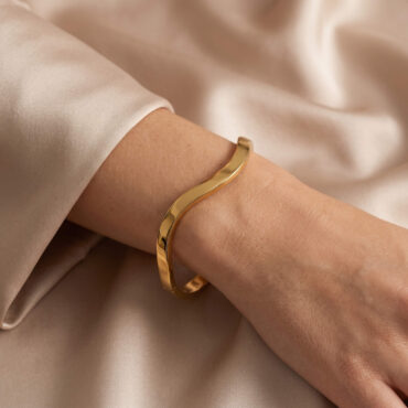 Wave Shape Bangle 4mm 05